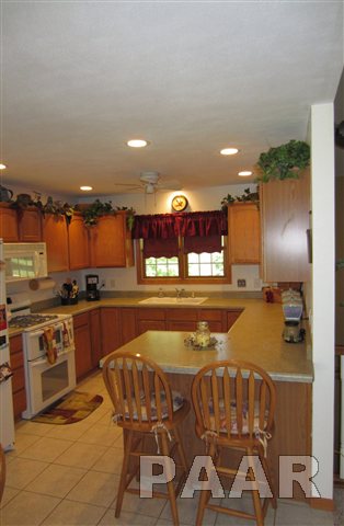 2810 Sheridan Road Pekin, IL 61554 - Photo 11 of 15 Gallery Image 11