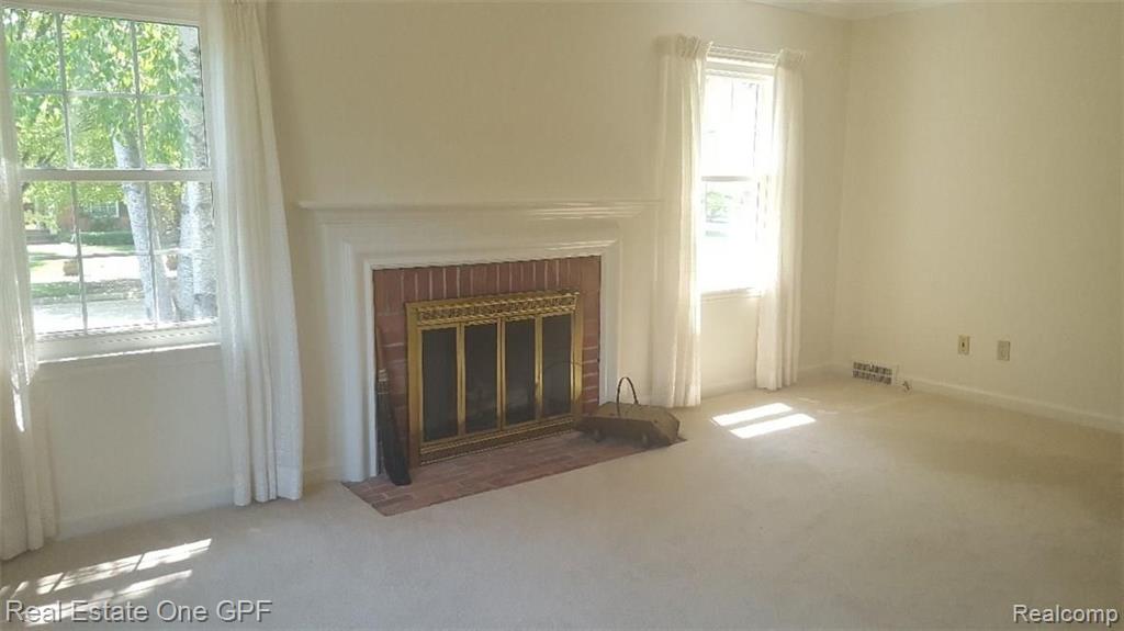 740 Hawthorne Road Grosse Pointe Woods, MI 48236 - Photo 5 of 47