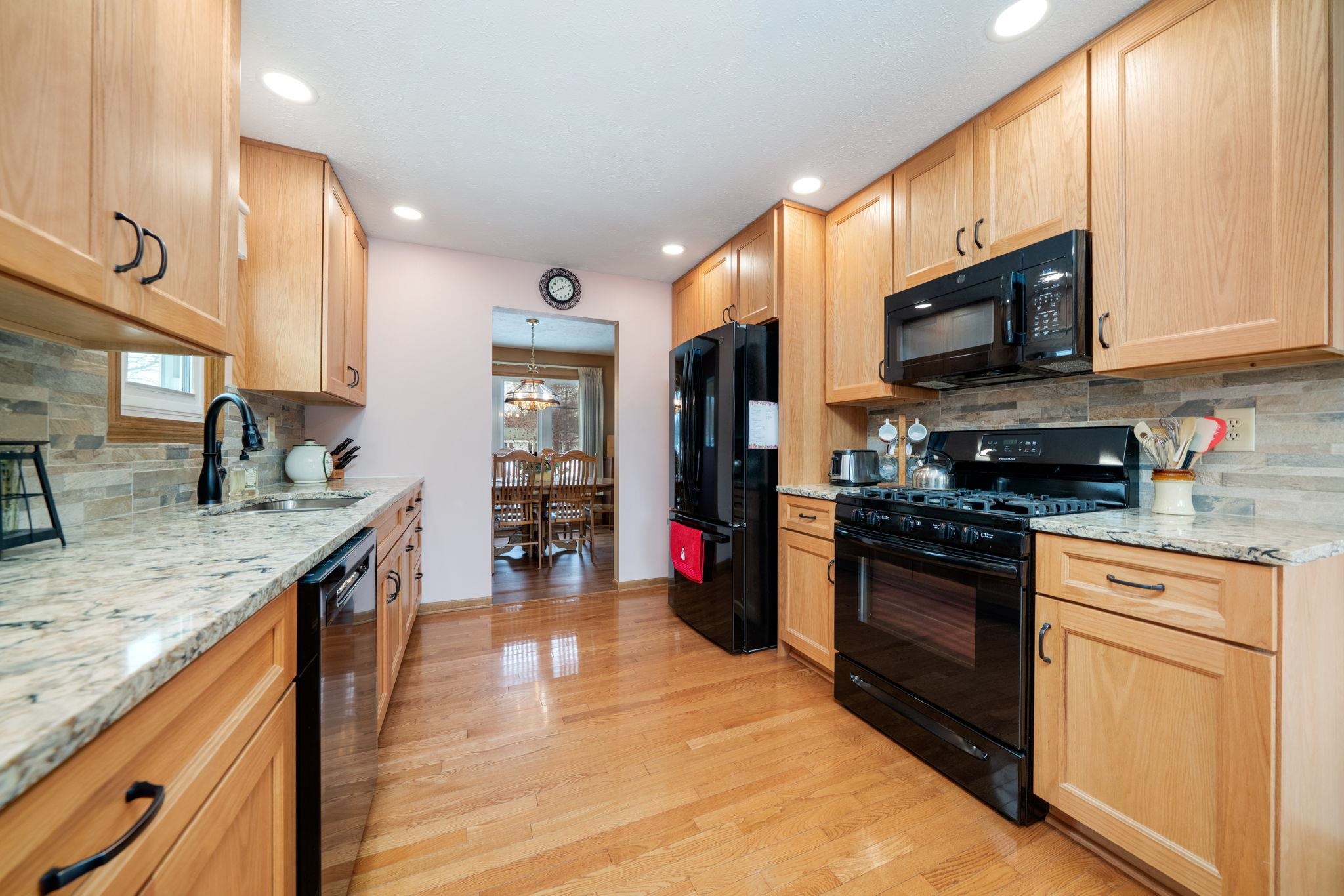 6395 Greystone Roscoe, IL 61073 - Photo 12 of 32