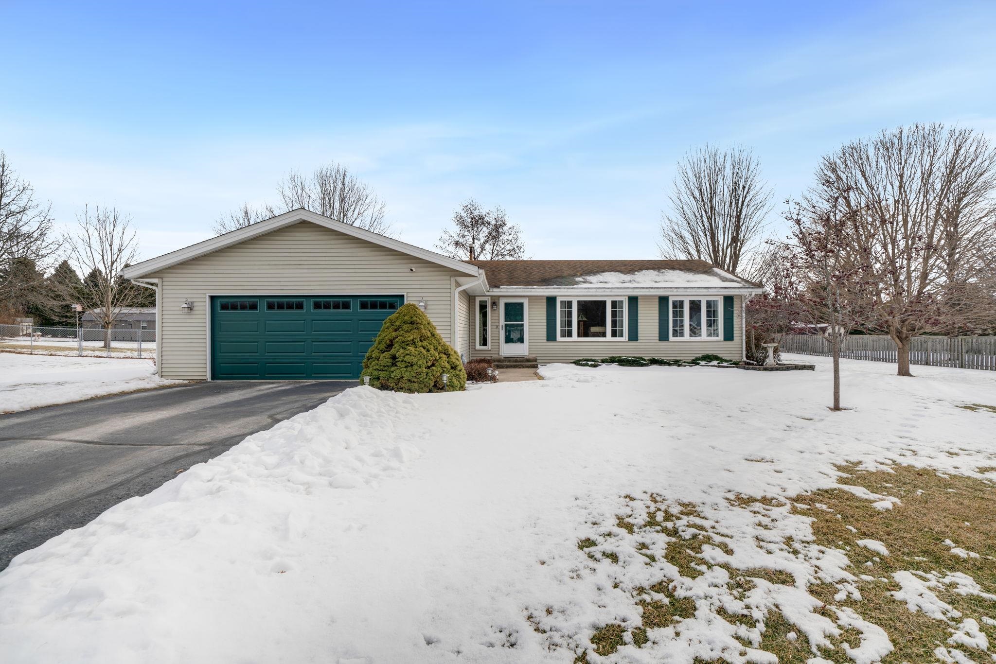 6395 Greystone Roscoe, IL 61073 - Photo 2 of 32