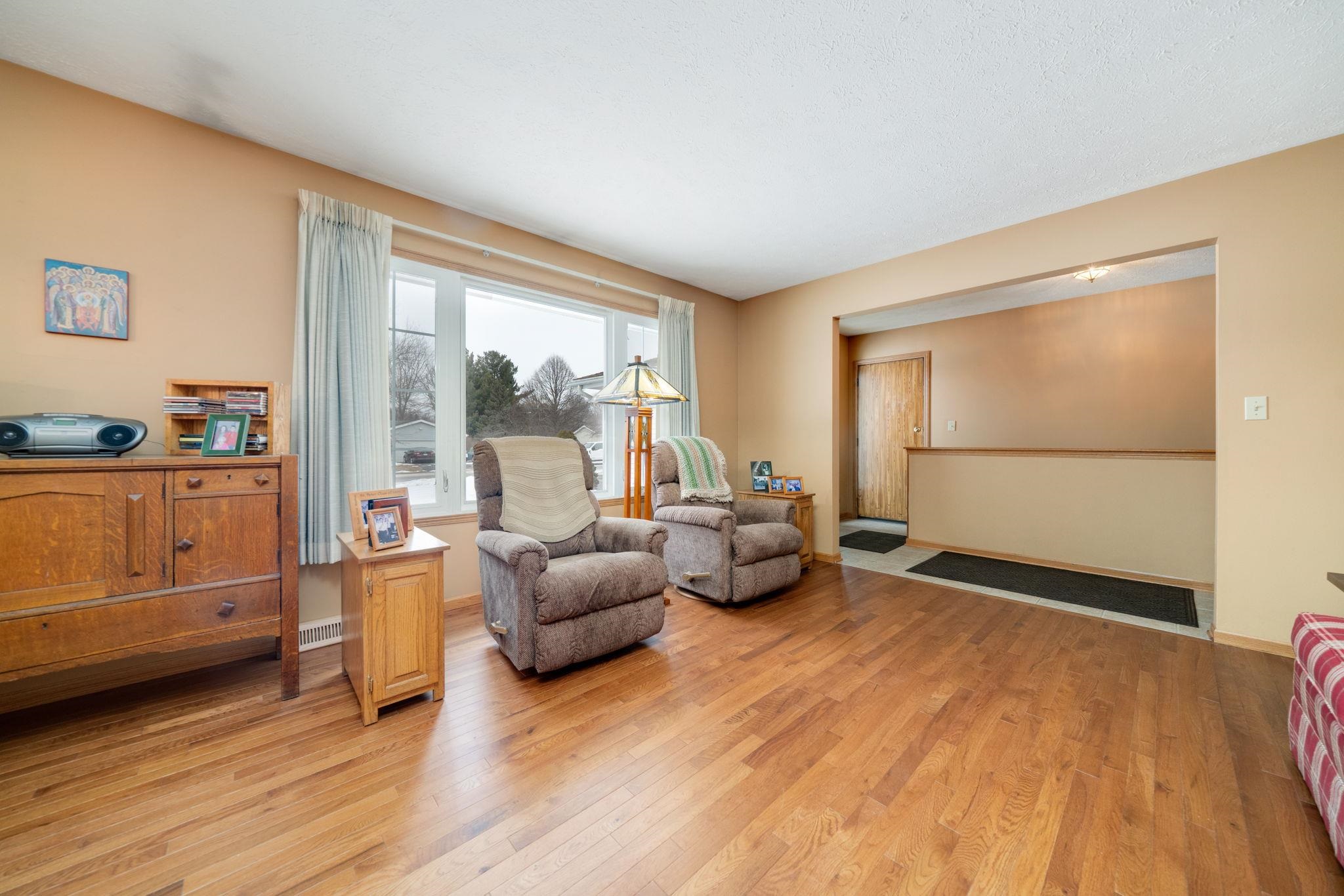 6395 Greystone Roscoe, IL 61073 - Photo 4 of 32