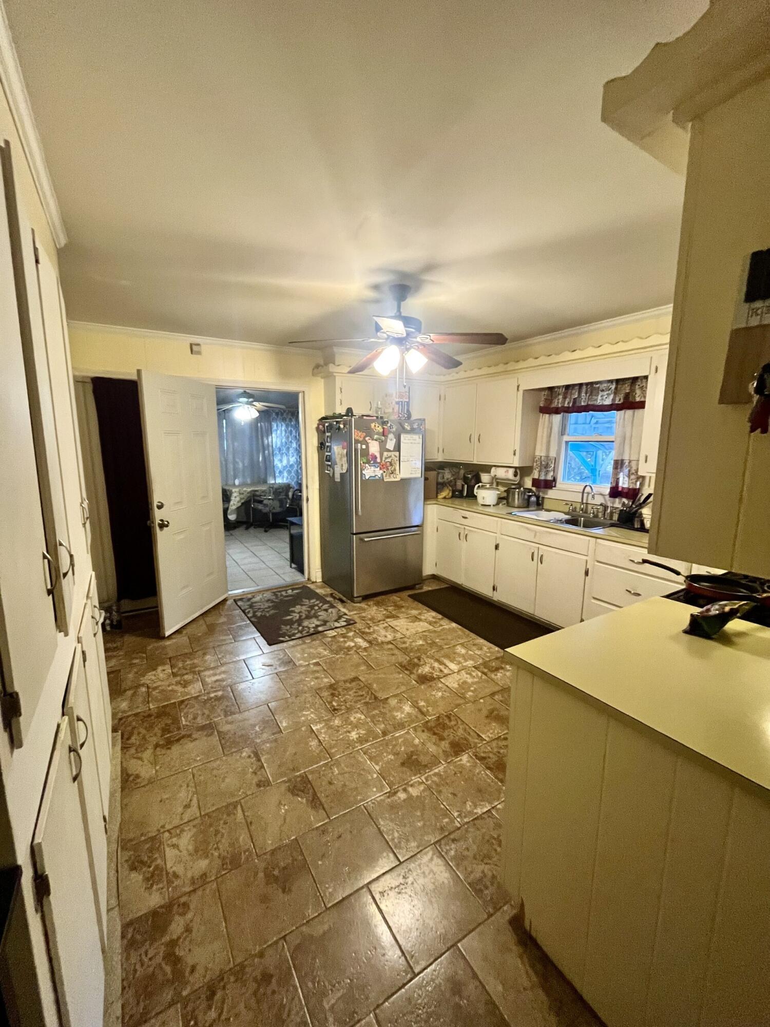 210 Orange Street Walterboro, SC 29488 - Photo 5 of 21 thumbnail_IMG_7005