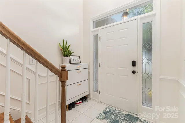 a view of entryway with bathroom