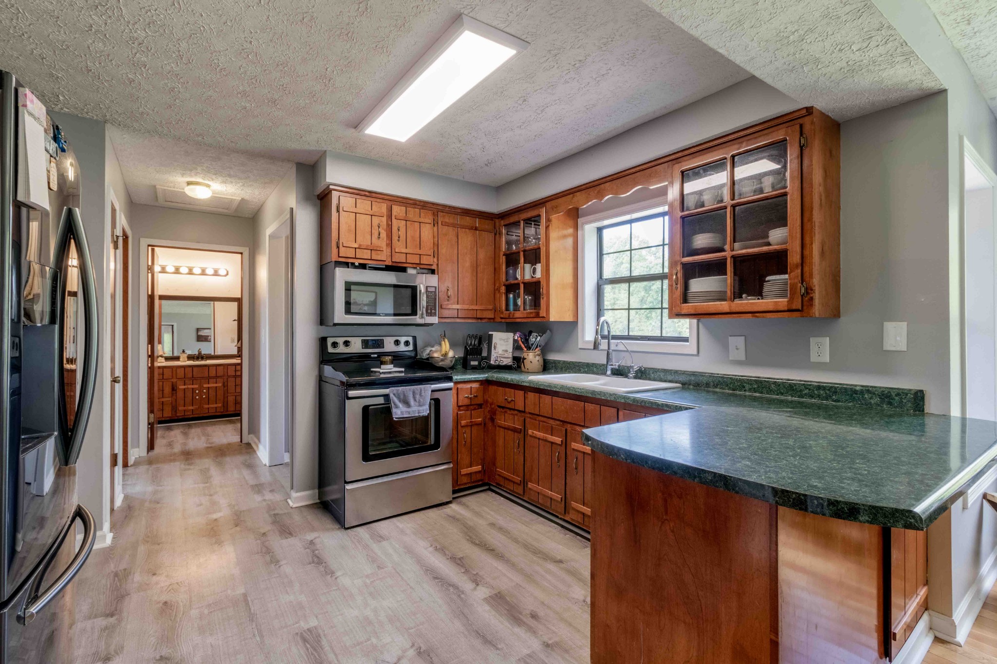 946 Hayes Ridge Road Indian Mound, TN 37079 - Photo 11 of 23 a kitchen with granite countertop a stove sink and refrigerator
