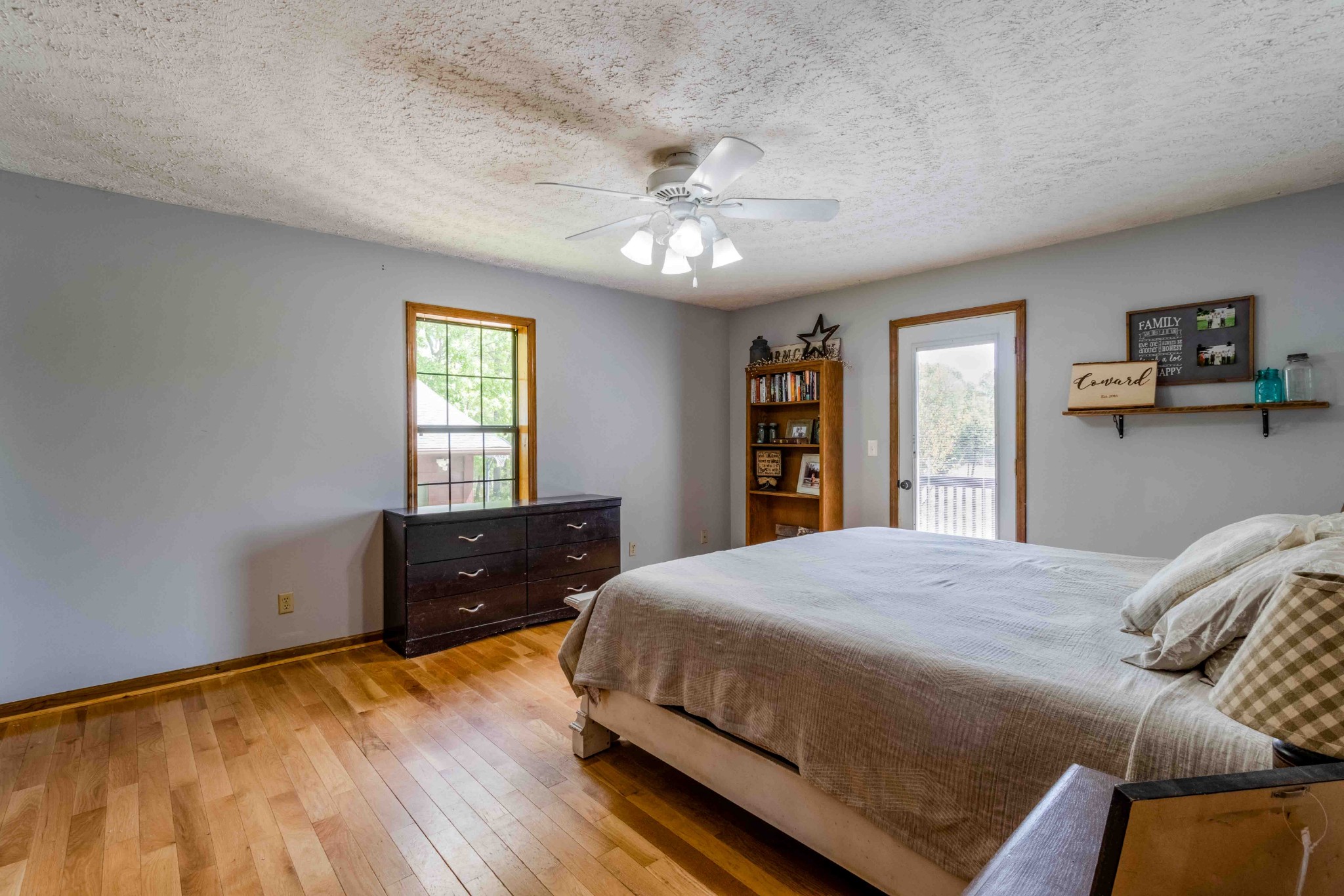 946 Hayes Ridge Road Indian Mound, TN 37079 - Photo 14 of 23 a bedroom with a bed and a window