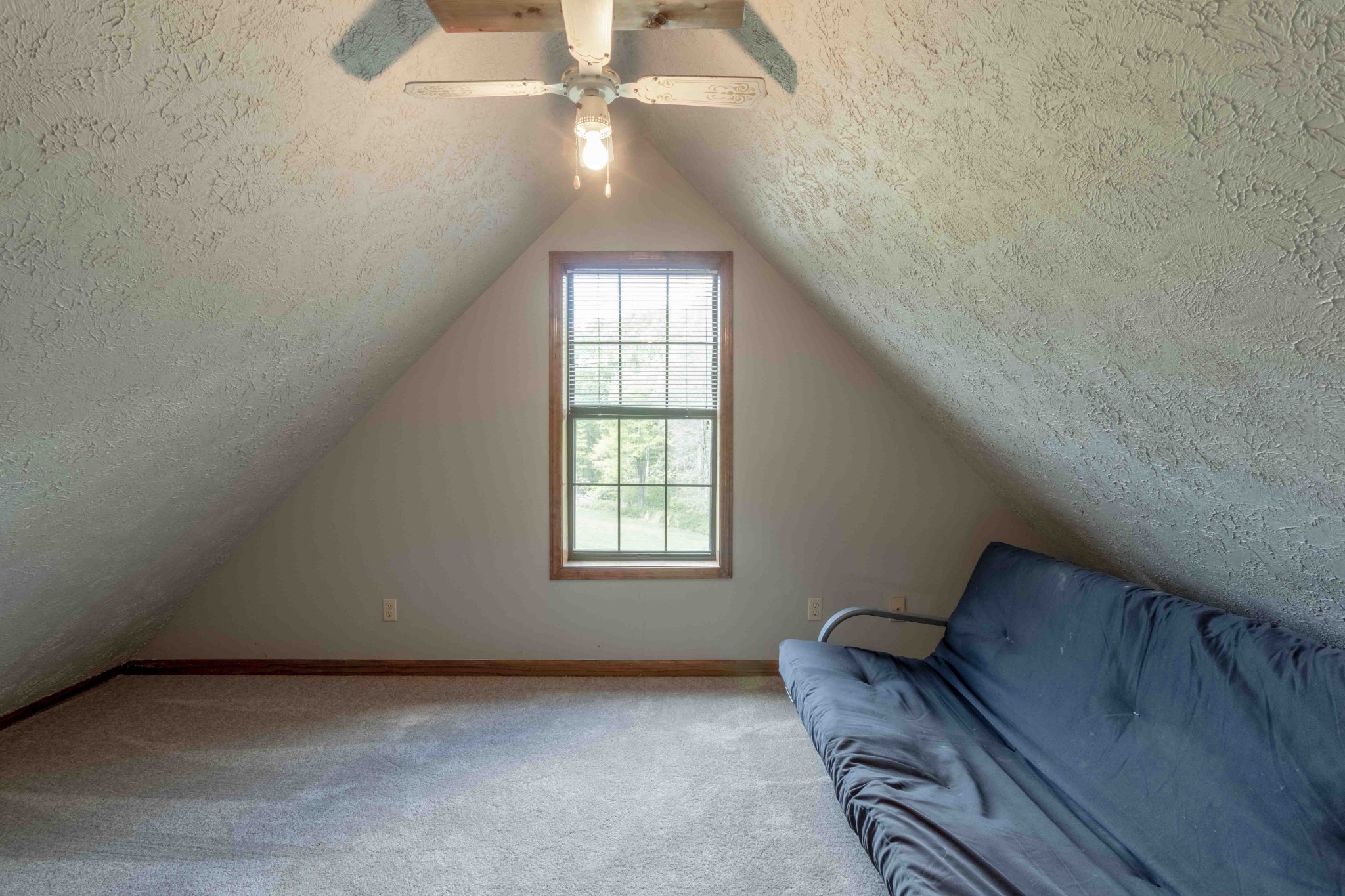 946 Hayes Ridge Road Indian Mound, TN 37079 - Photo 17 of 23 a view of livingroom with window