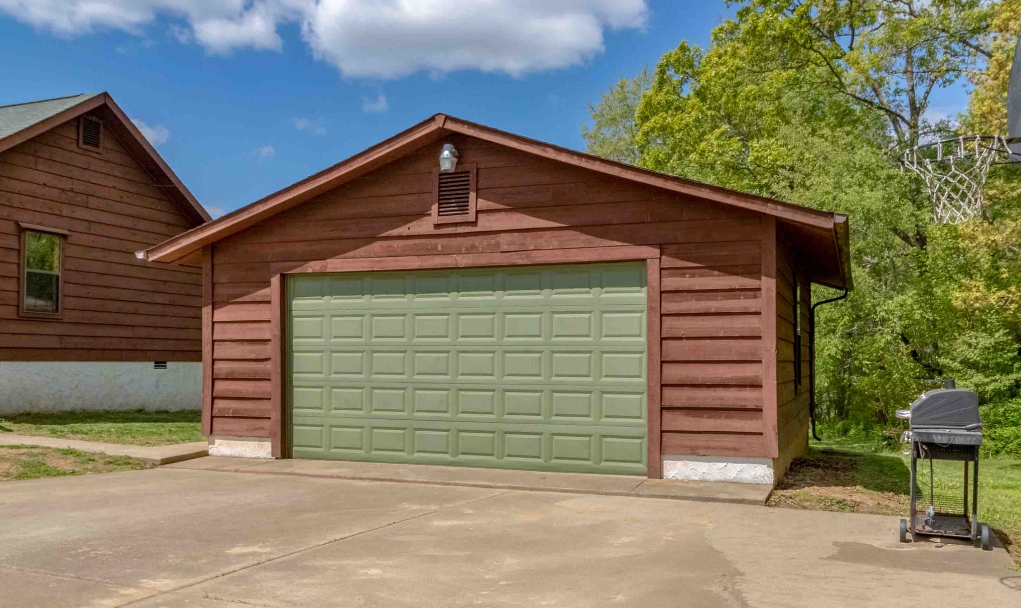 946 Hayes Ridge Road Indian Mound, TN 37079 - Photo 3 of 23 a front view of a house with a garage