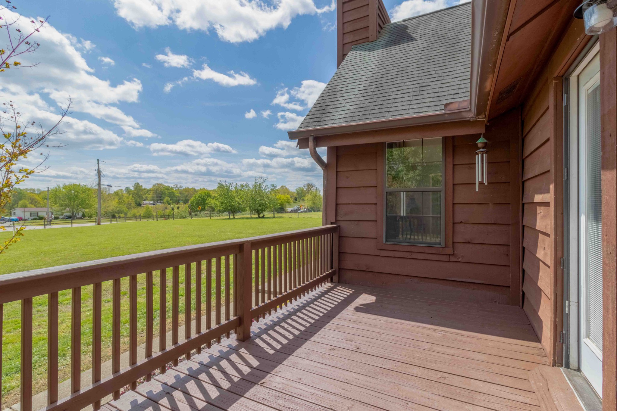 946 Hayes Ridge Road Indian Mound, TN 37079 - Photo 4 of 23 a view of a pathway with a balcony
