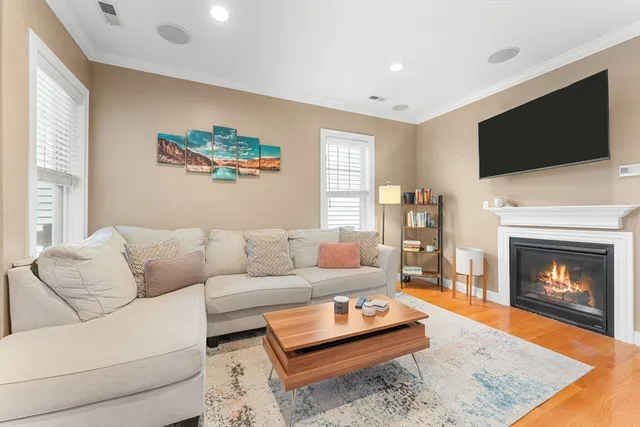 $3,800 | 619 East 3rd Street, Unit 2, Boston, MA 02127