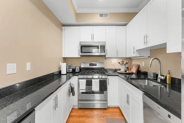 $3,800 | 619 East 3rd Street, Unit 2, Boston, MA 02127