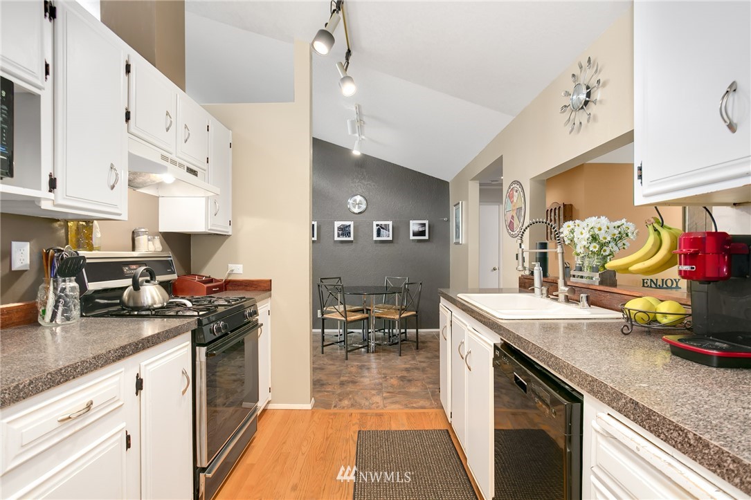 17529 24th Avenue Southeast Bothell, WA 98012 - Photo 2 of 12