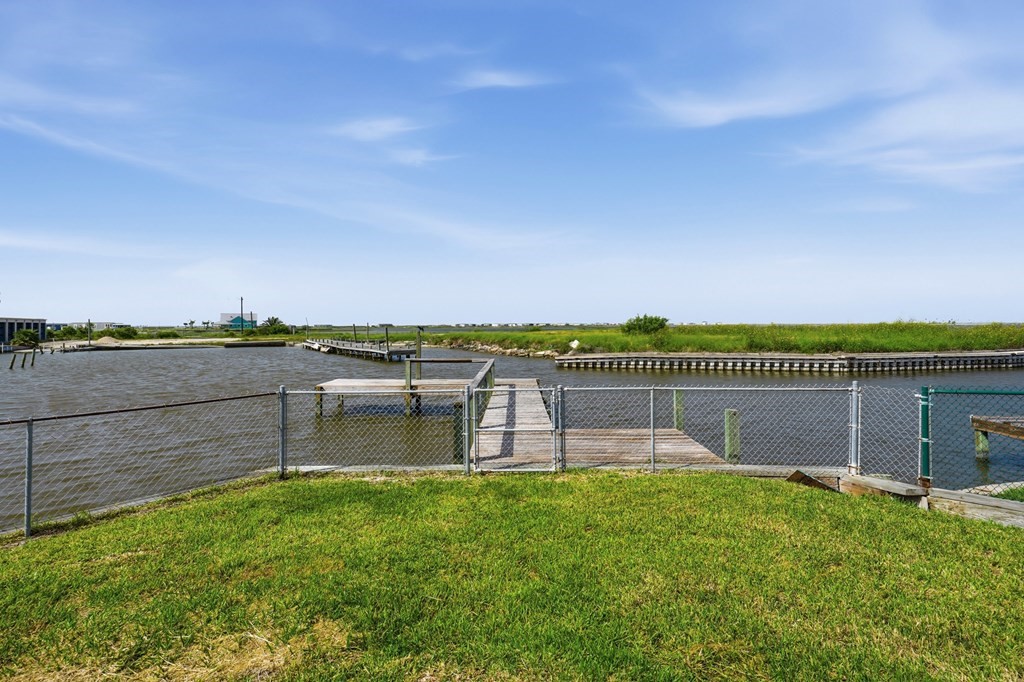 554 Copano Cove Road Rockport, TX 78382 - Photo 9 of 40