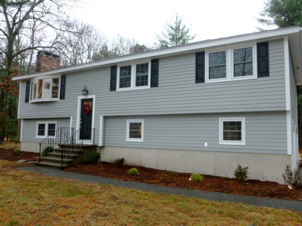 38 Blanchard Road Wilmington, MA 01887 - Photo 2 of 21 a backyard of a house