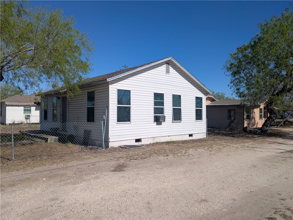 319 South Nueces Street Mathis, TX 78368 - Photo 4 of 22 309