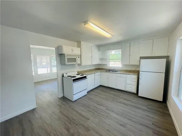 $250,000 | 319 South Nueces Street, Mathis, TX 78368