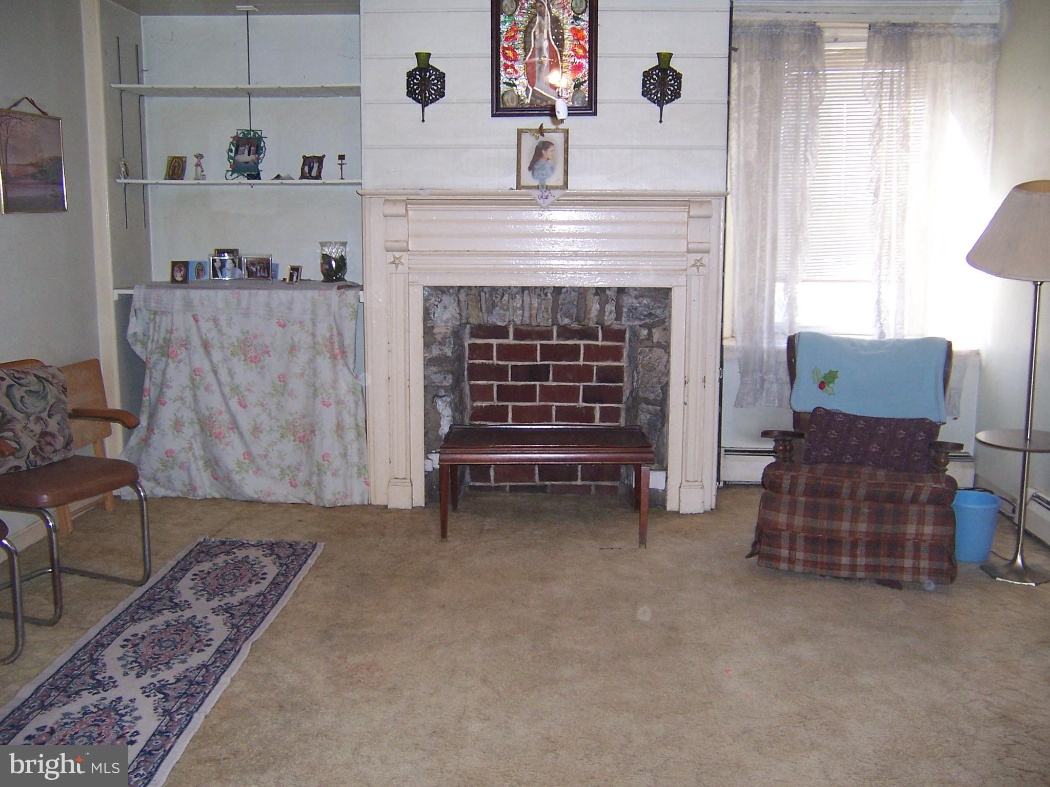 1093 Howellville Road Berwyn, PA 19312 - Photo 12 of 43 Living Room