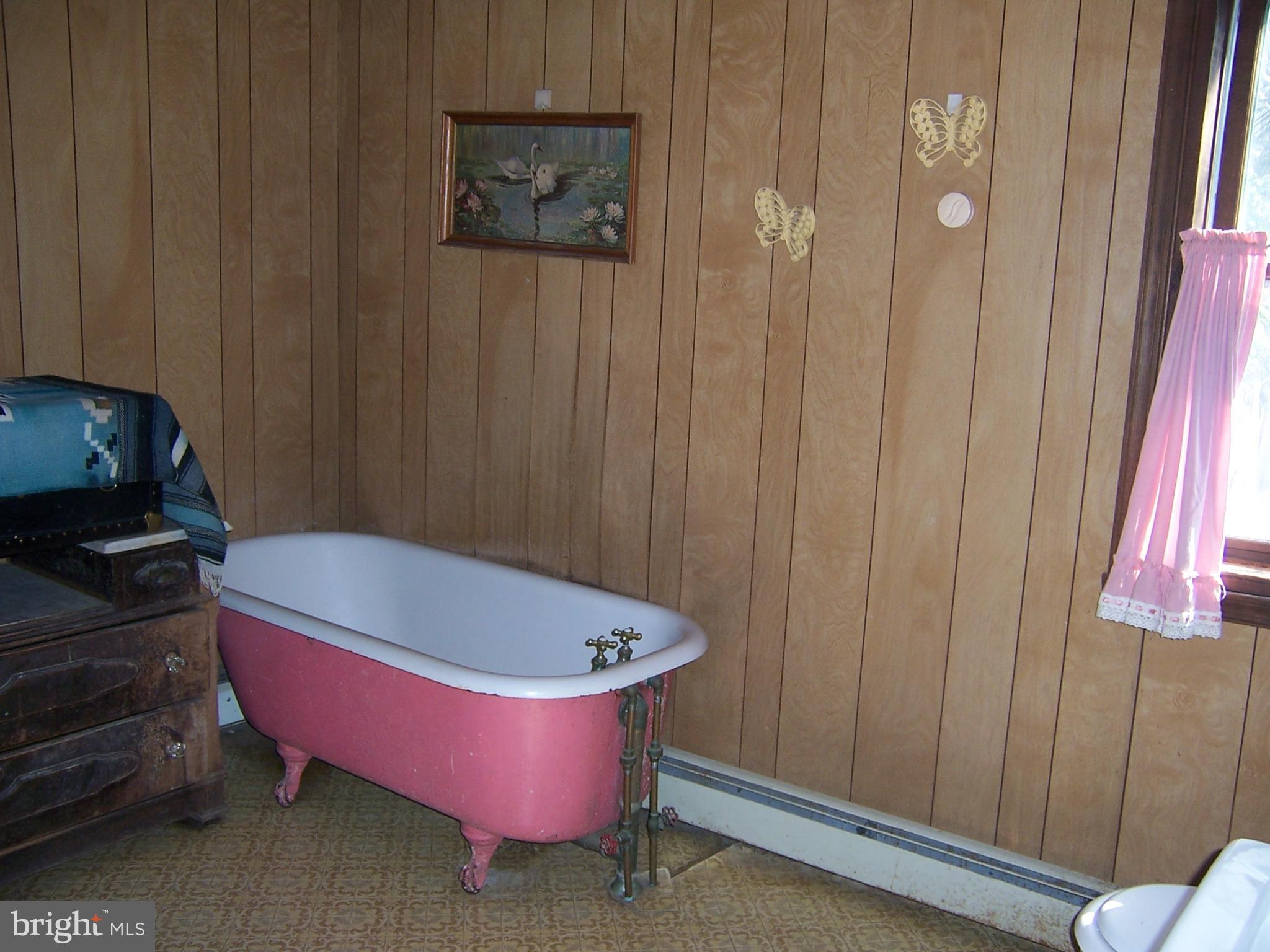 1093 Howellville Road Berwyn, PA 19312 - Photo 20 of 43 2nd Floor Full Bath