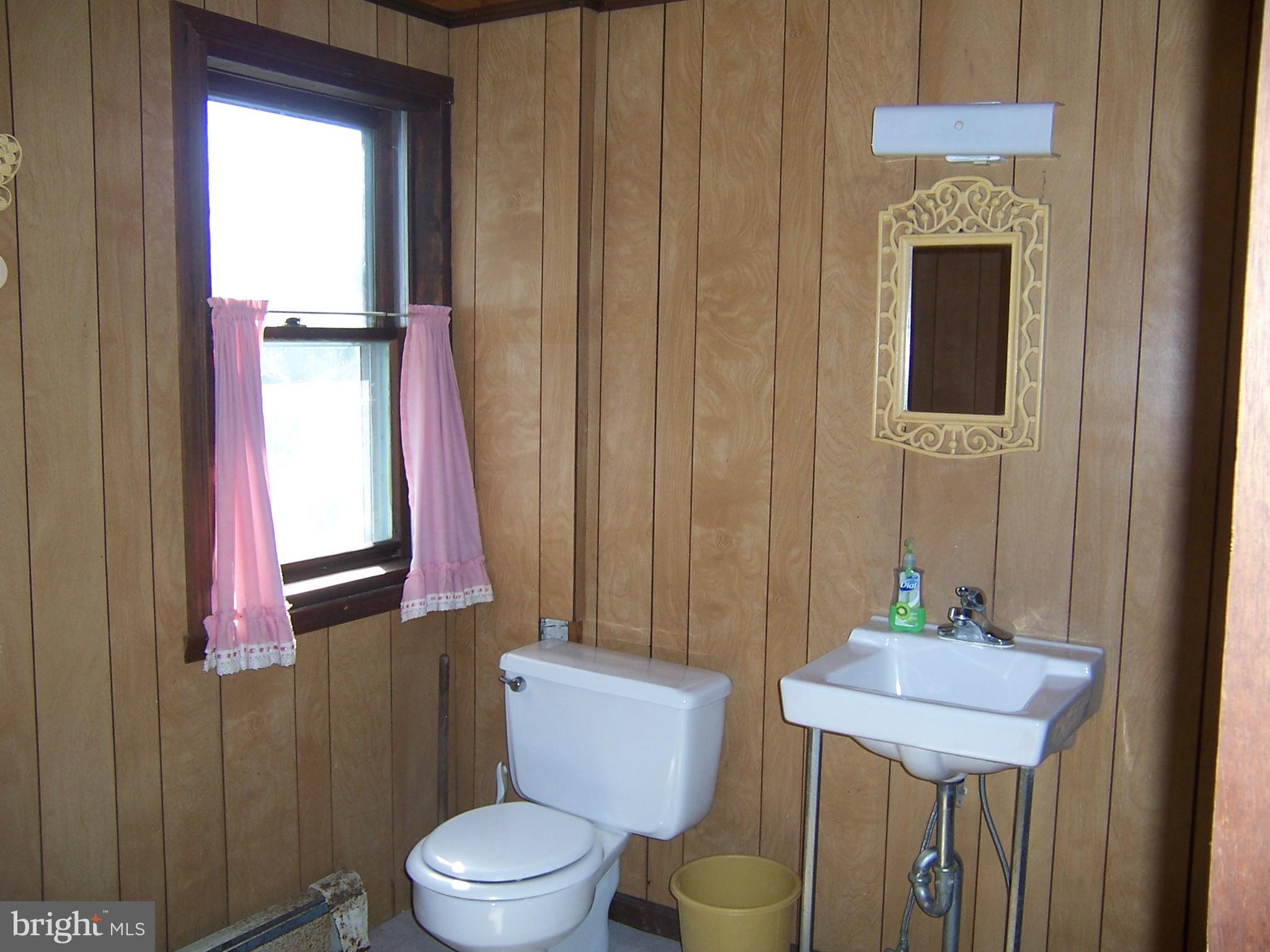 1093 Howellville Road Berwyn, PA 19312 - Photo 21 of 43 2nd Floor Full Bath