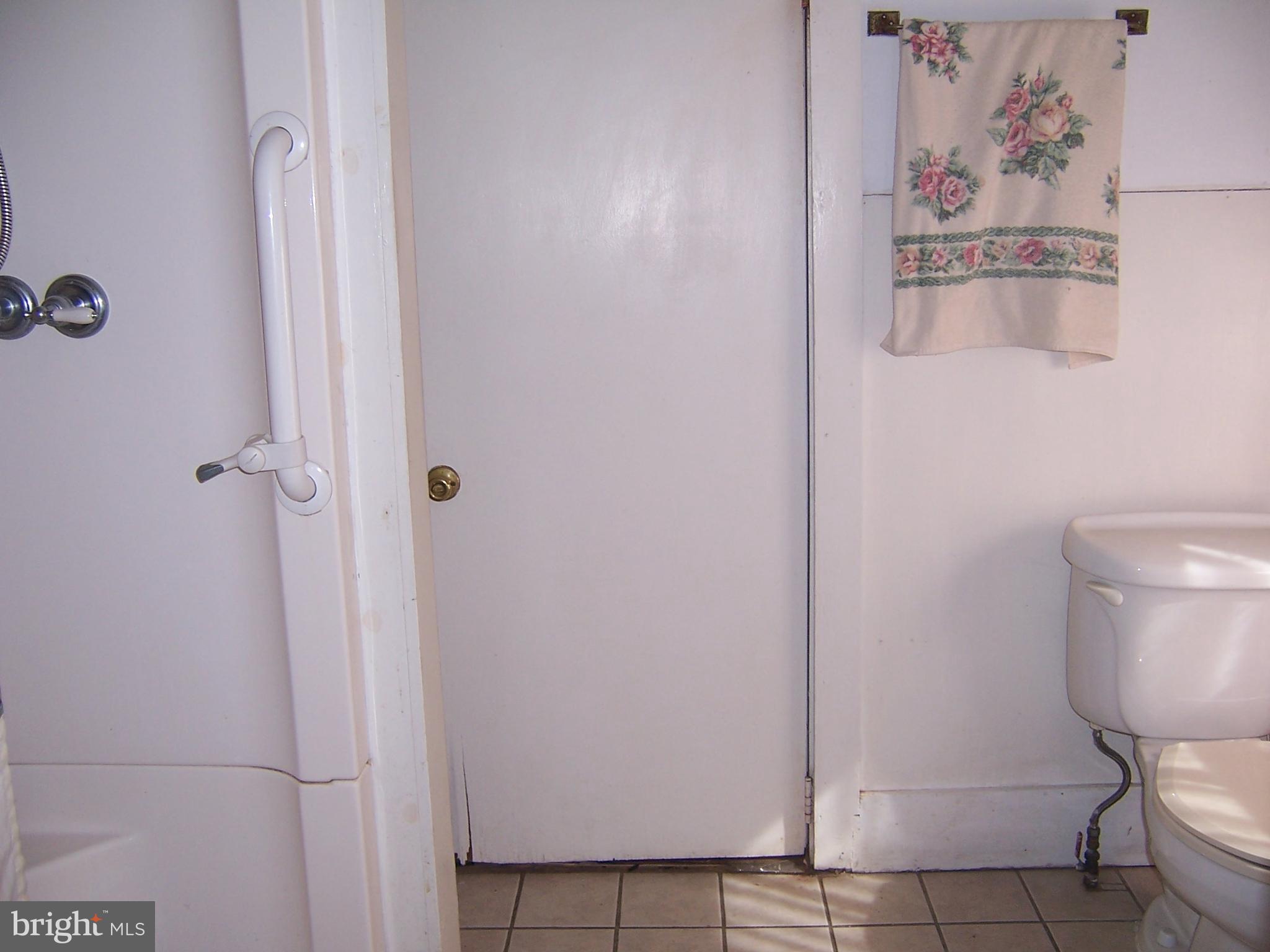 1093 Howellville Road Berwyn, PA 19312 - Photo 6 of 43 1st Floor Full Bath
