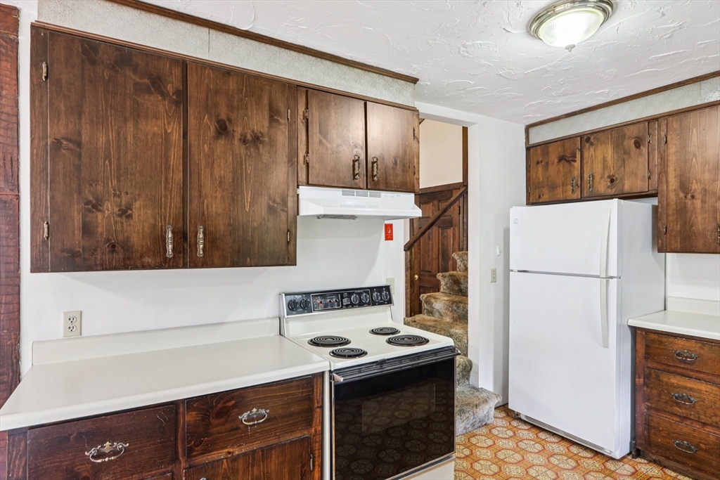 16 Indian Run Road Bellingham, MA 02019 - Photo 9 of 34 a kitchen with a stove and a refrigerator