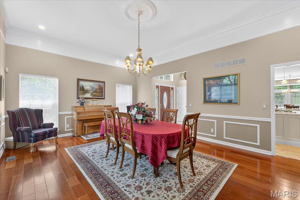 449 Shetland Valley Court Chesterfield, MO 63005 - Photo 4 of 43