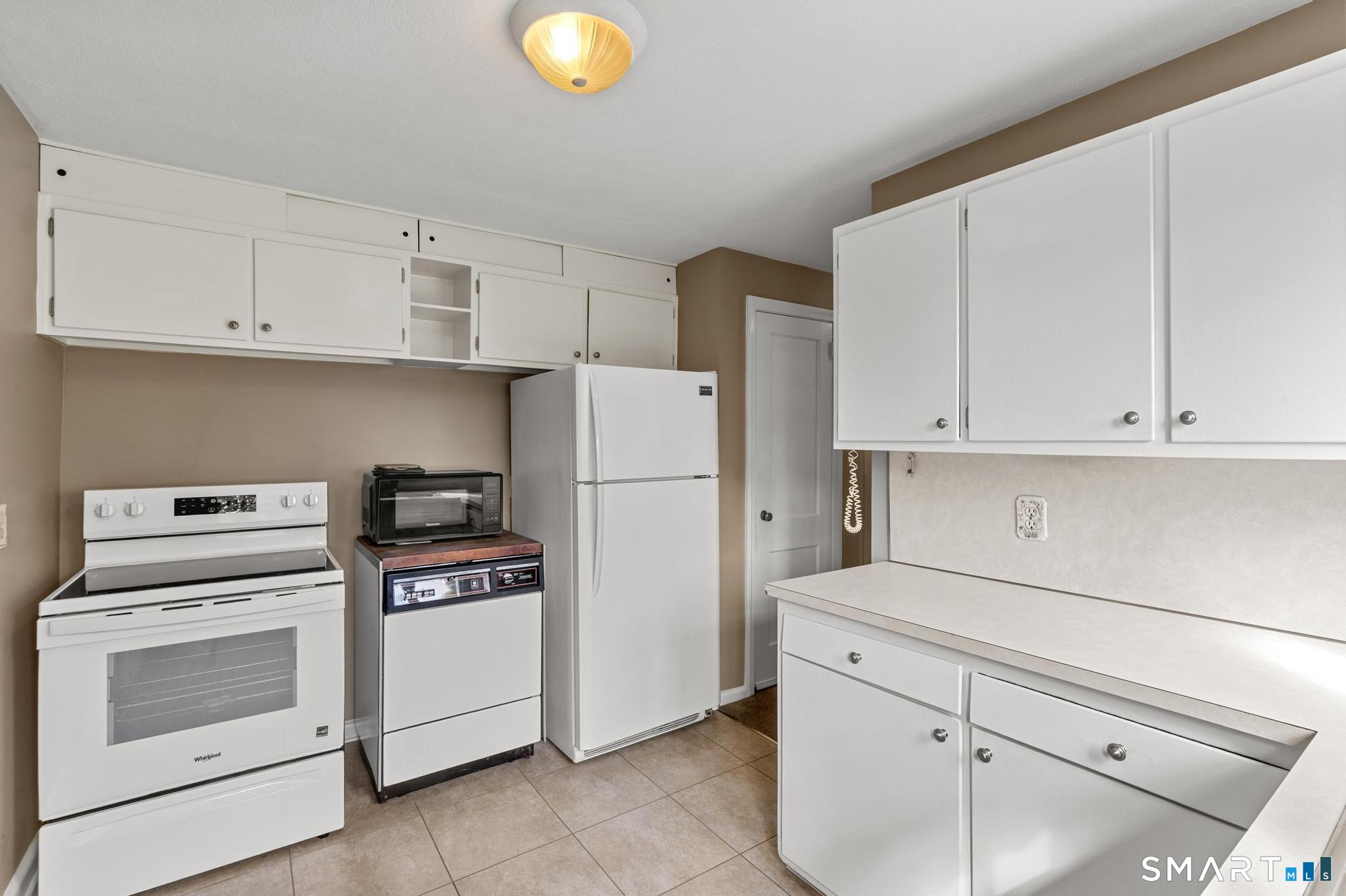 110 Randal Avenue West Hartford, CT 06110 - Photo 12 of 34 Gallery Image 12