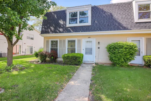 $190,000 | 21 Fernwood Drive, Unit 21U, Bolingbrook, IL 60440
