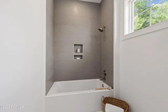 $279,999 | 120 Mayberry Grv Street, Youngsville, LA 70592