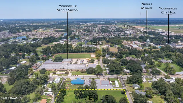 $279,999 | 120 Mayberry Grv Street, Youngsville, LA 70592