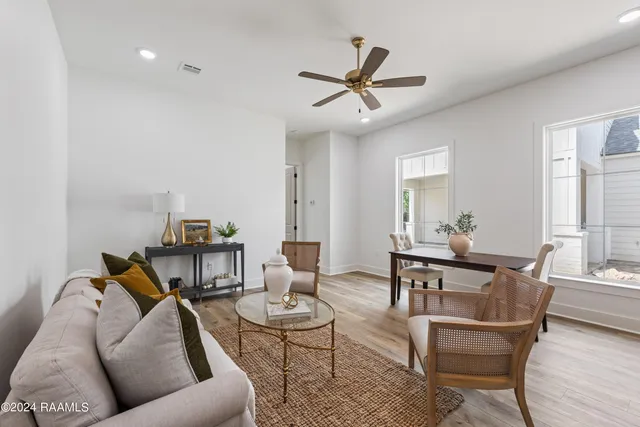 $279,999 | 120 Mayberry Grv Street, Youngsville, LA 70592