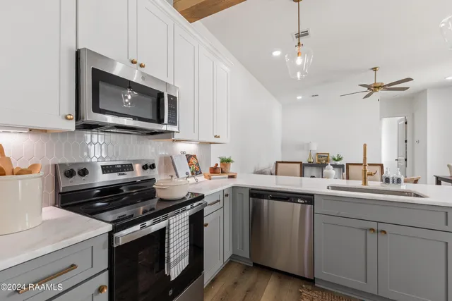 $279,999 | 120 Mayberry Grv Street, Youngsville, LA 70592