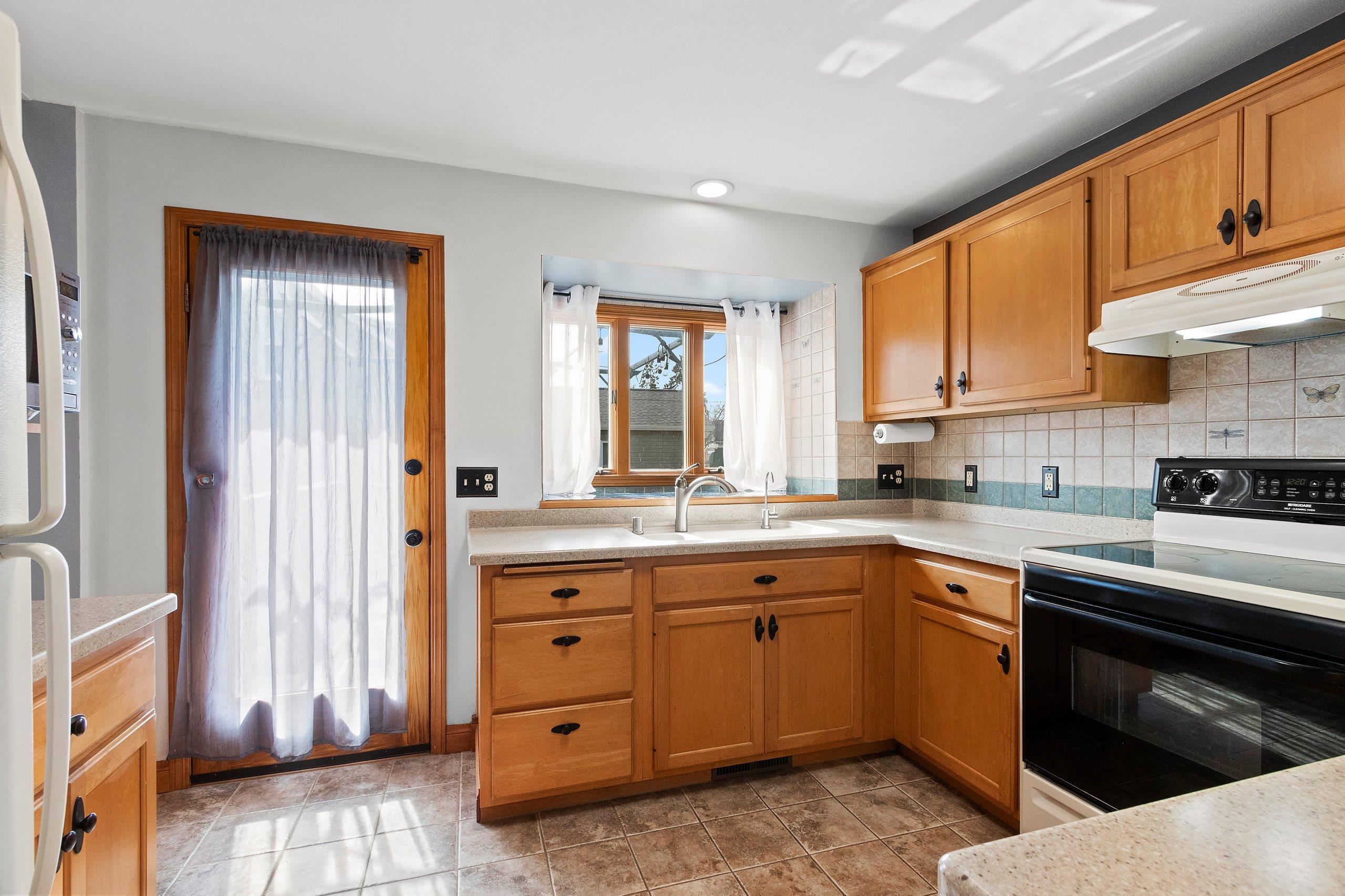 1525 North Clark Street Appleton, WI 54911 - Photo 10 of 48