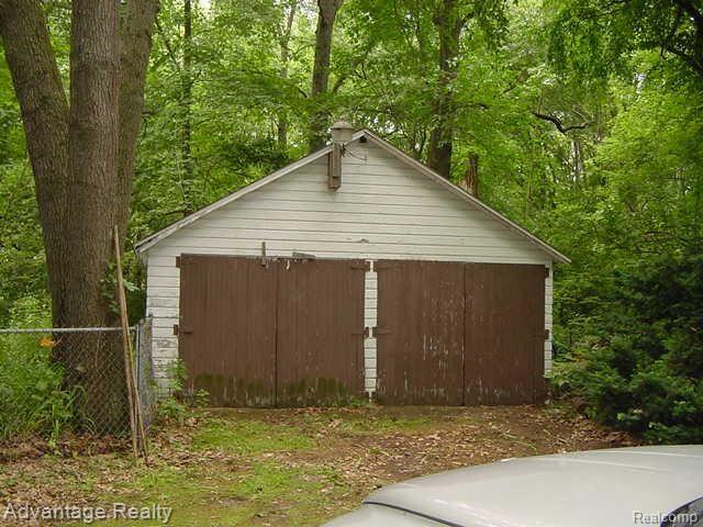 6174 High Road Algonac, MI 48001 - Photo 4 of 18 6174 High rd garage