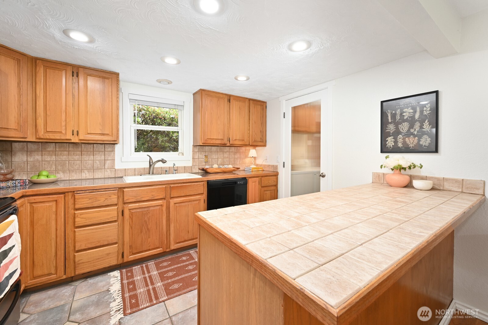 13804 Redmond Way Redmond, WA 98052 - Photo 9 of 25