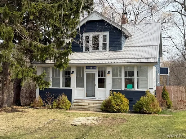 $189,900 | 12182 Old Main Road, Hanover, NY 14136