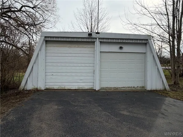 $189,900 | 12182 Old Main Road, Hanover, NY 14136