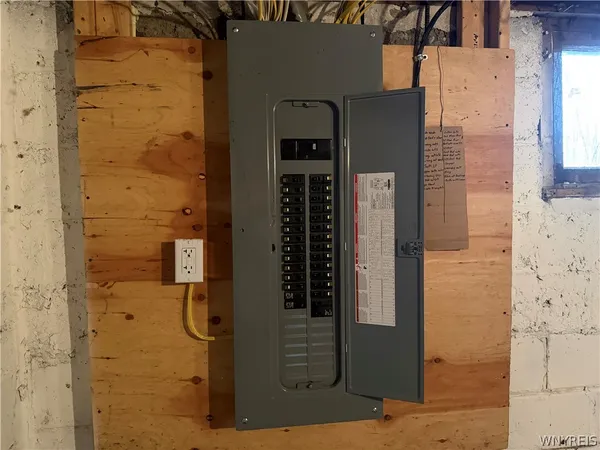 $189,900 | 12182 Old Main Road, Hanover, NY 14136