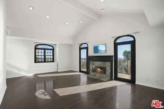 $17,900 | 1036 El Medio Avenue, Pacific Palisades, CA 90272