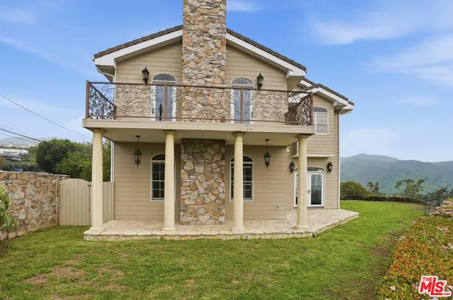 $17,900 | 1036 El Medio Avenue, Pacific Palisades, CA 90272