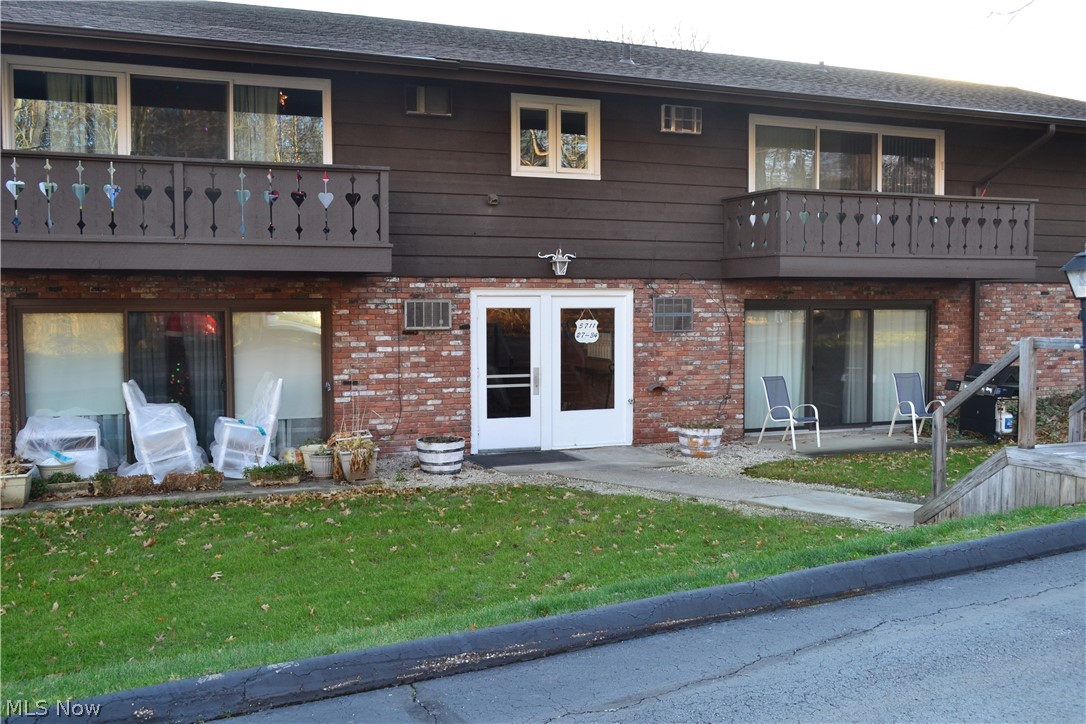5711 Som Center Road, Unit 32 Solon, OH 44139 - Photo 1 of 12 Front Entry of 5711 Som Center Road Building
