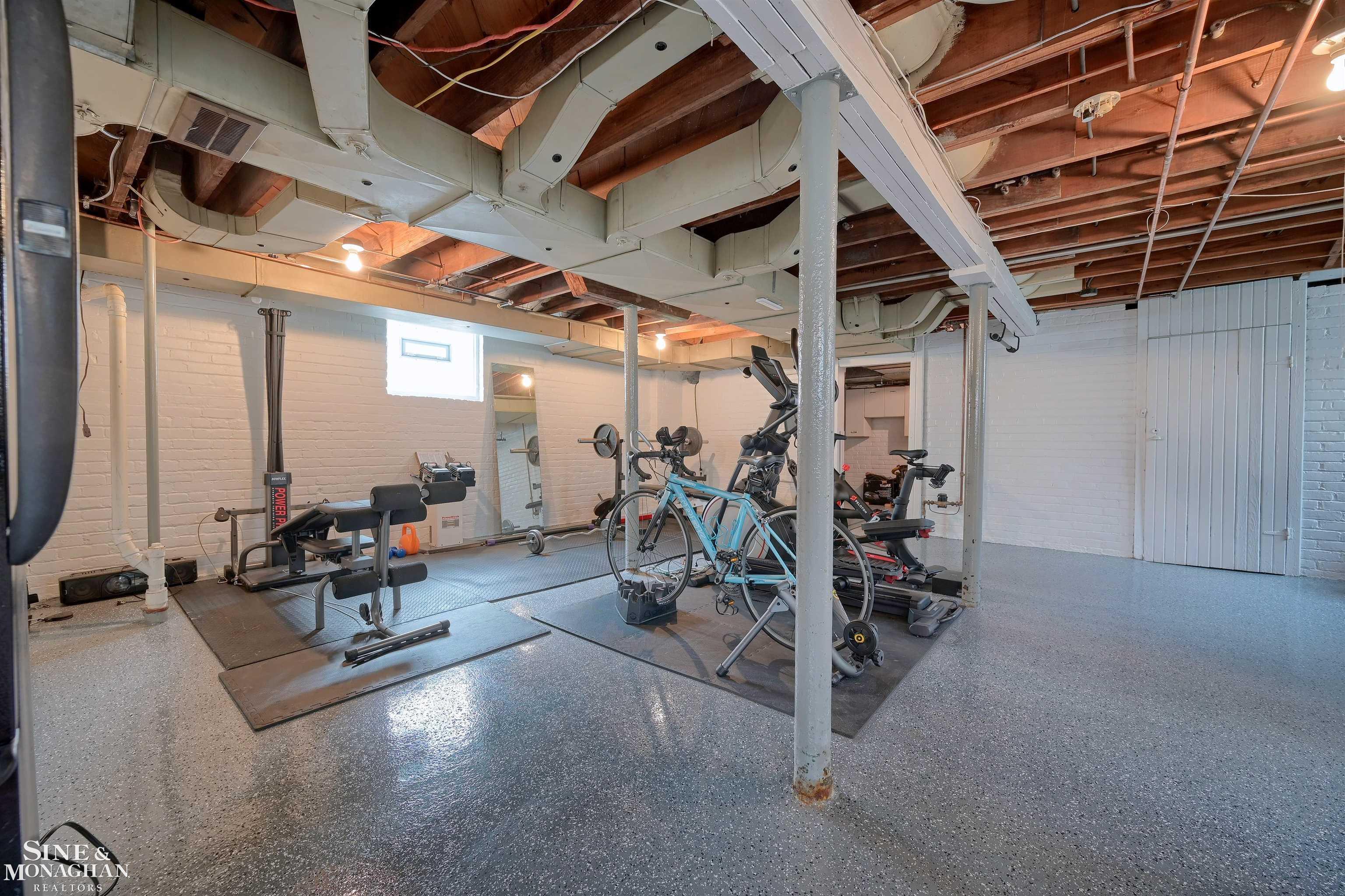 866 Barrington Road Grosse Pointe, MI 48230 - Photo 27 of 46 50105698-32.JPG