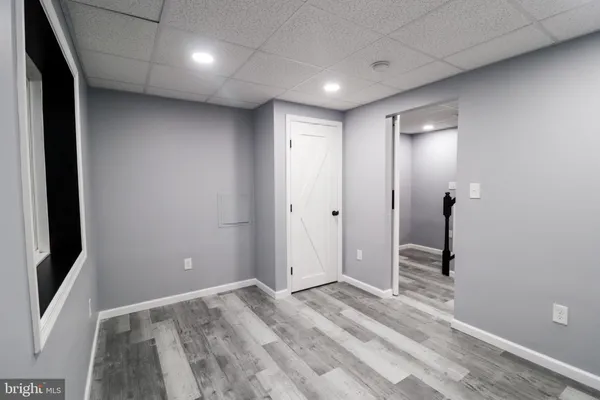 a view of a livingroom with walk in closet