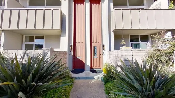 $5,500 | 4754 La Villa Marina, Unit C, Marina del Rey, CA 90292