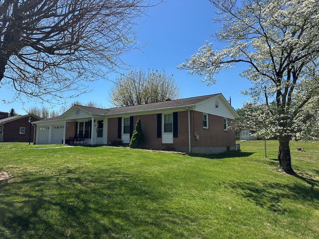 109 Taylorwood Road Galax, VA 24333 - Photo 3 of 29 Gallery Image 3