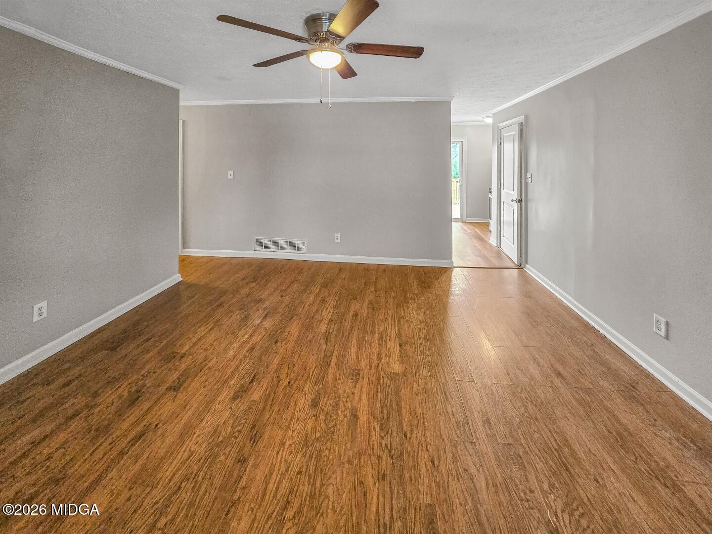 673 Maloy Road Griffin, GA 30224 - Photo 12 of 40 LIVING ROOM/HALLWAY VIEW