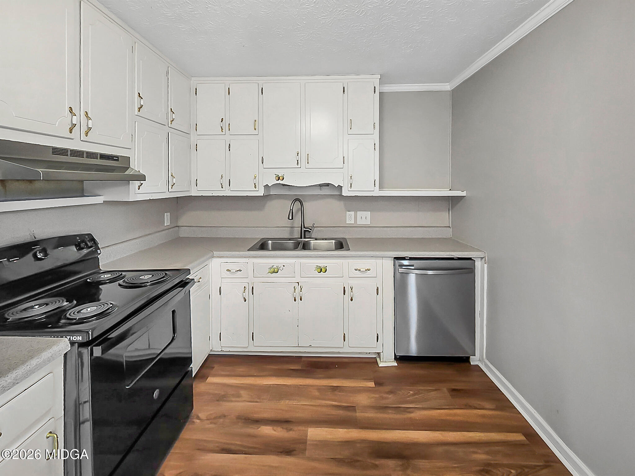 673 Maloy Road Griffin, GA 30224 - Photo 14 of 40 KITCHEN WITH APPLIANCES