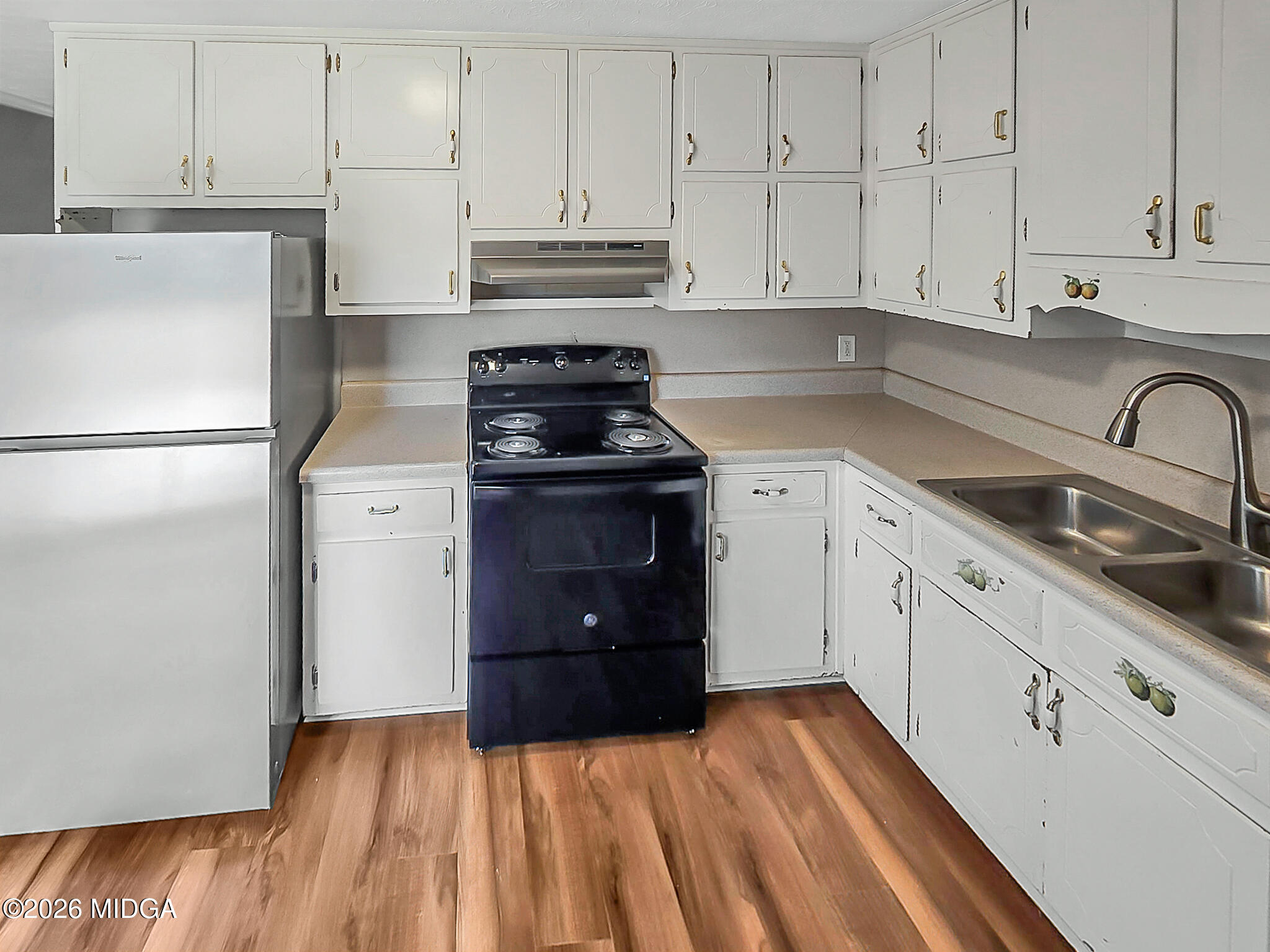 673 Maloy Road Griffin, GA 30224 - Photo 15 of 40 KITCHEN WITH APPLIANCES