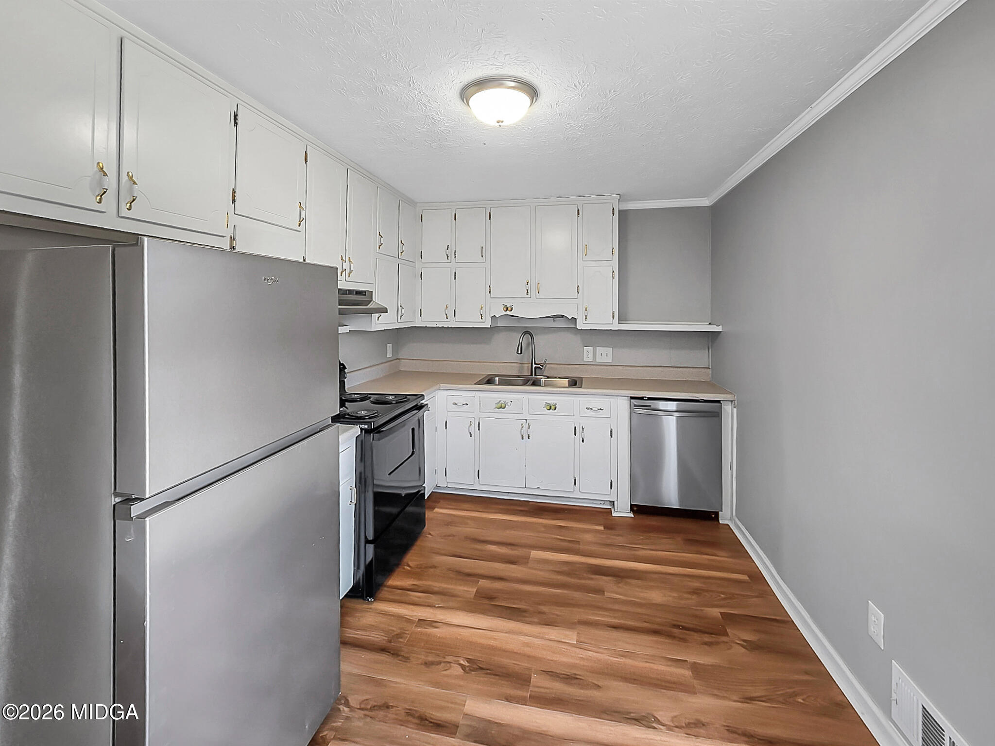 673 Maloy Road Griffin, GA 30224 - Photo 16 of 40 KITCHEN WITH APPLIANCES