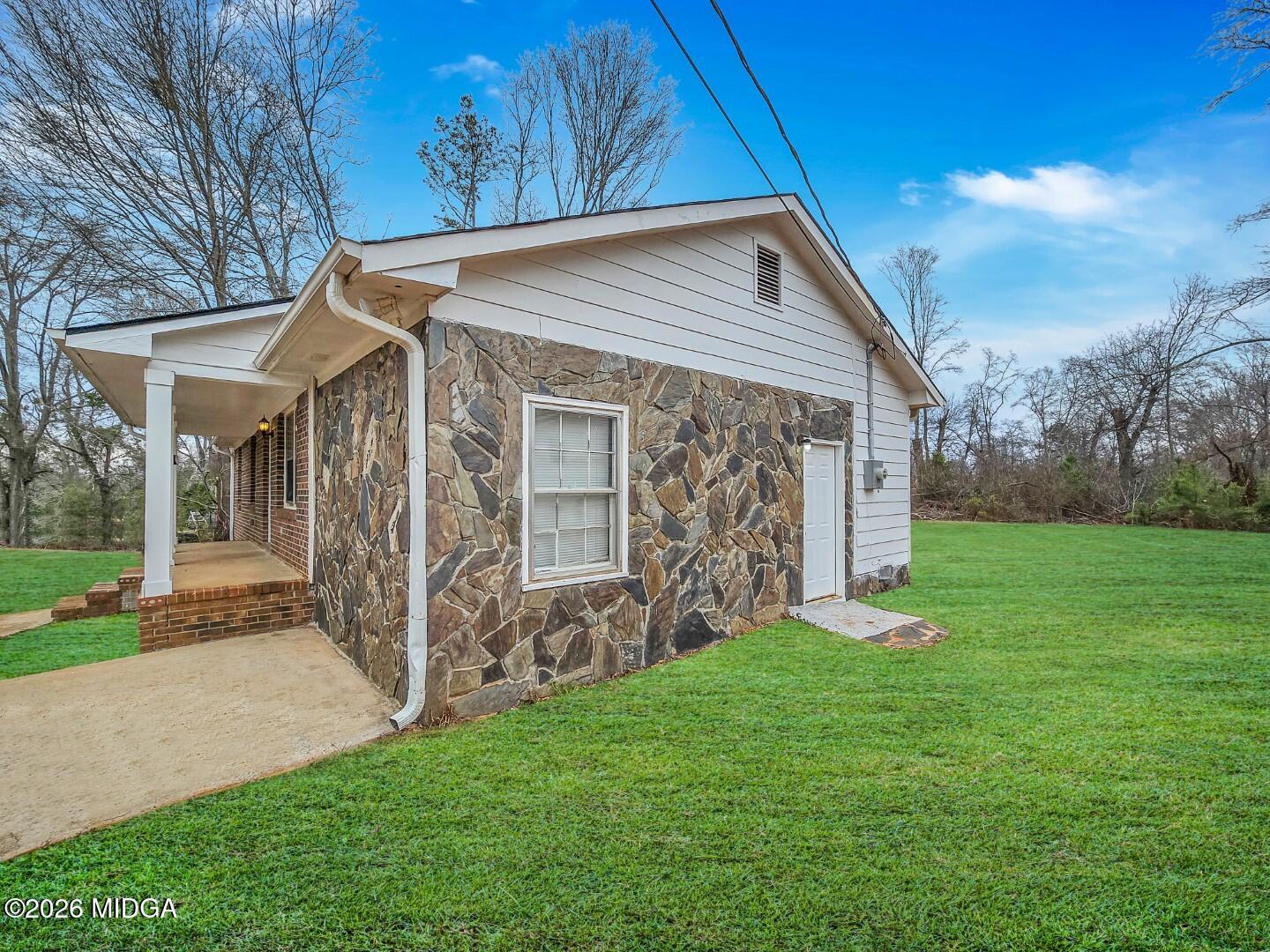 673 Maloy Road Griffin, GA 30224 - Photo 7 of 40 SIDE VIEW