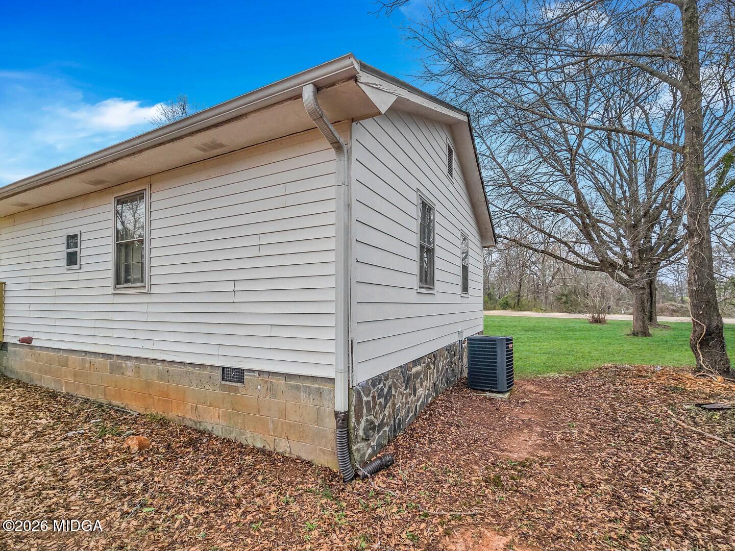 673 Maloy Road Griffin, GA 30224 - Photo 8 of 40 SIDE VIEW